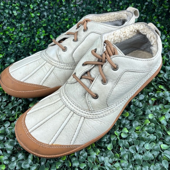 UGG Cream and Brown Lace-Up Duck Boots size 10.5 - Picture 7 of 10